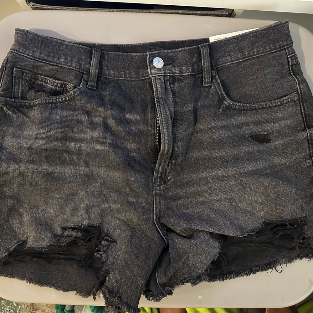 American Eagle “Highest Rise 90s Boyfriend Short” NWT